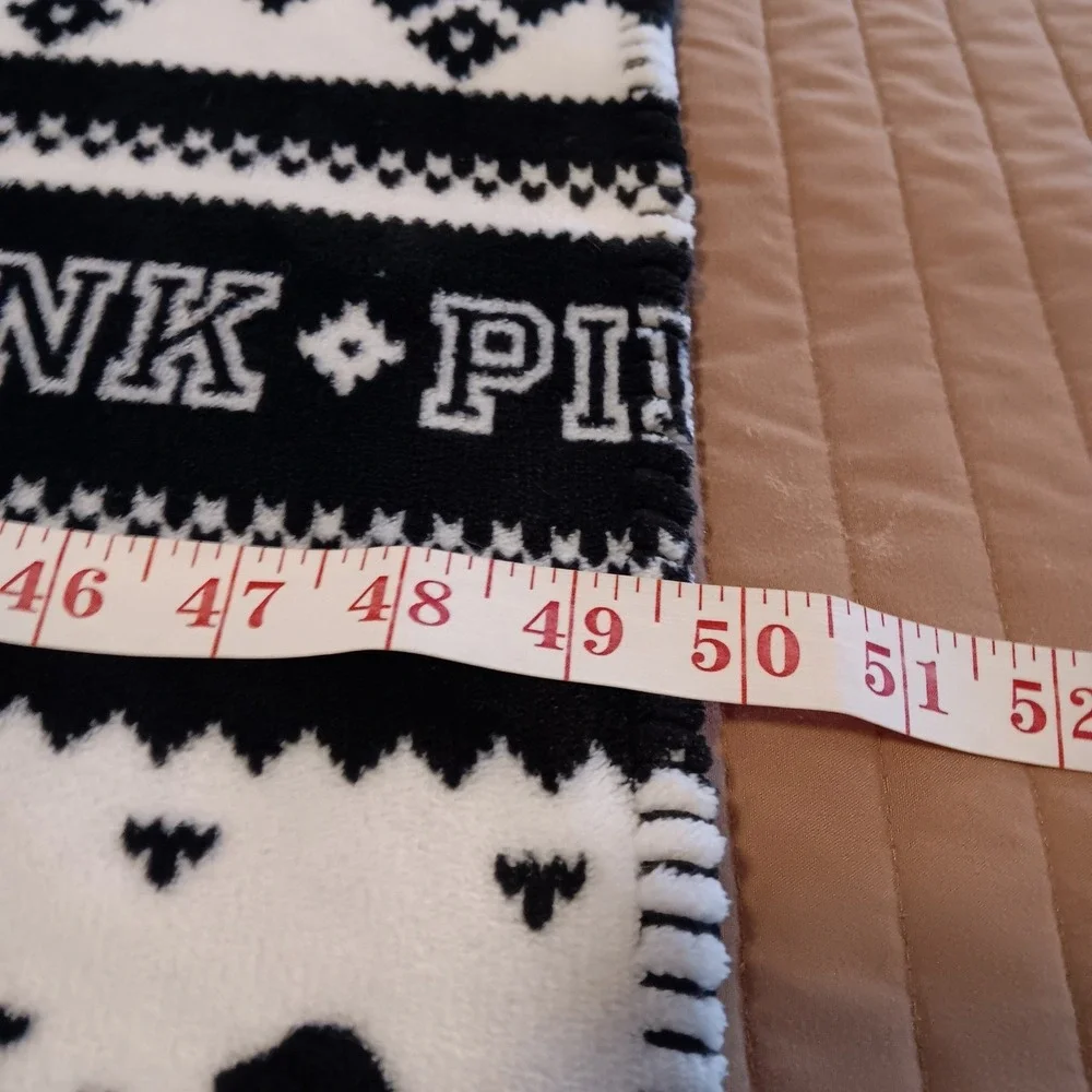 Victoria's Secret PINK Black White Dog Snowflake‎ Sherpa Throw Blanket Soft